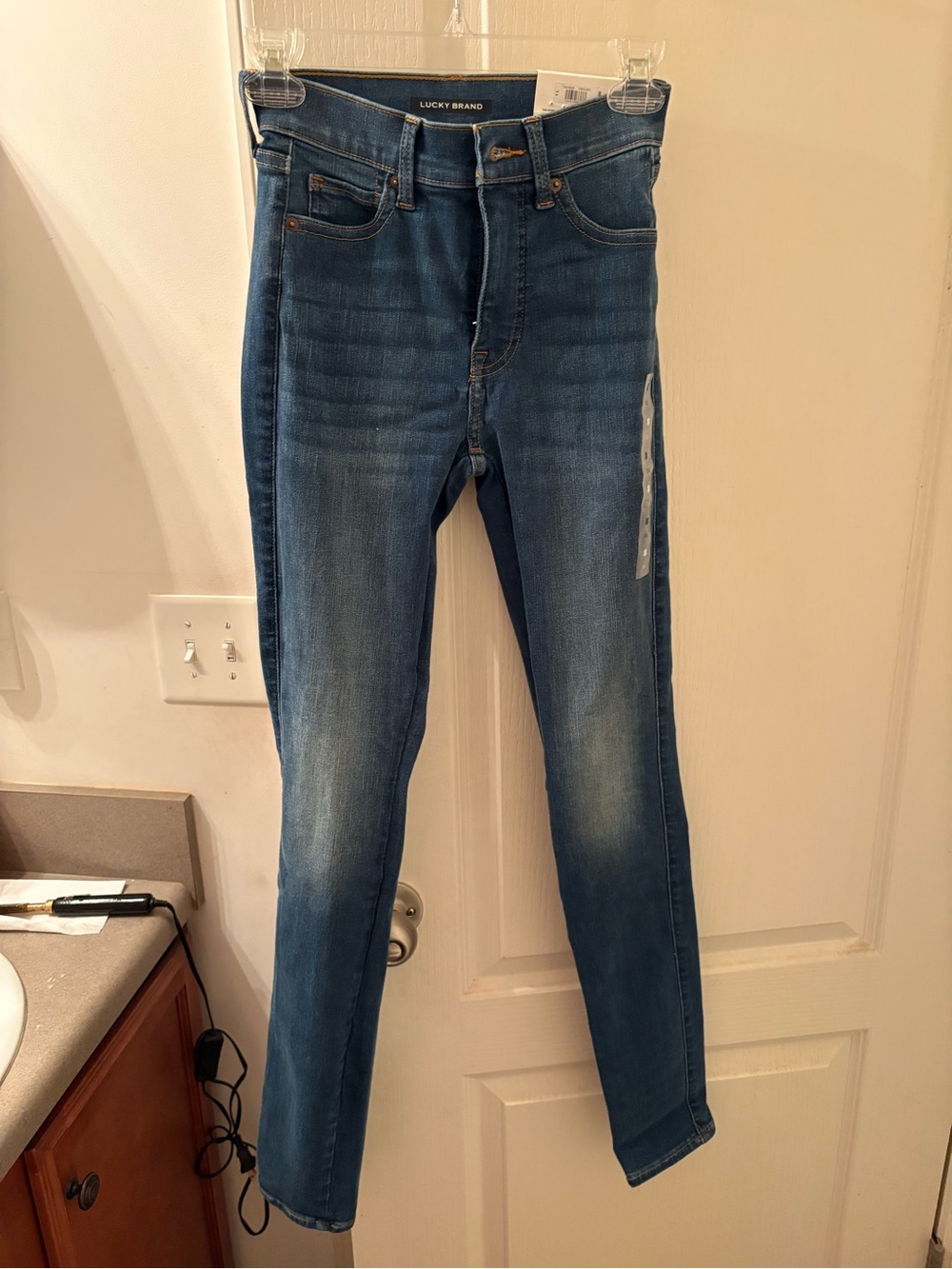 Lucky Brand Skinny Jeans in Medium Blue Wash